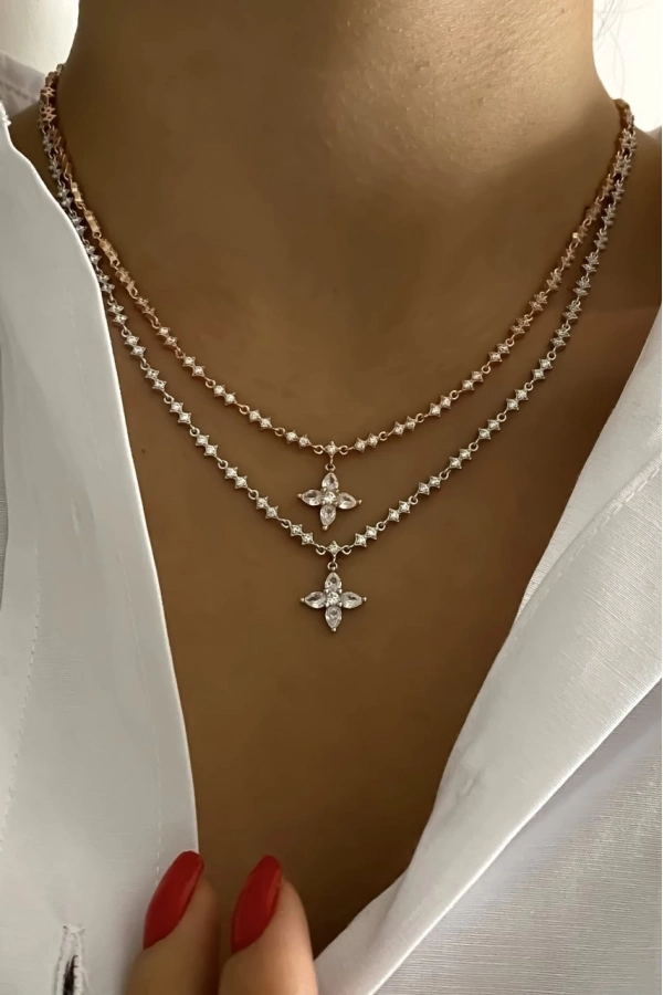 İthal Çiçek Detaylı Suyolu Kolye