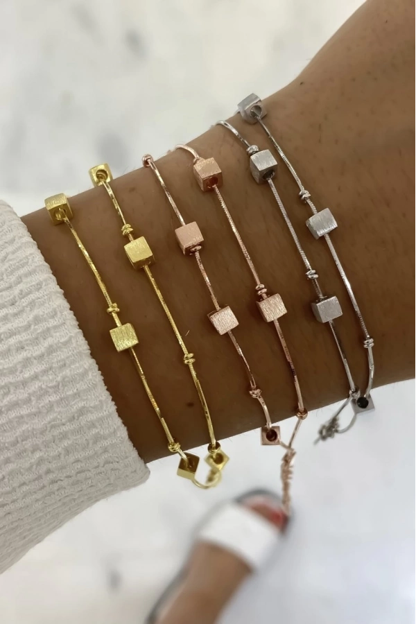 İthal Küp Detaylı Bileklik