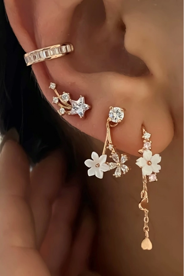 Kalp Sallantılı Sedef Taşlı Çiçek Küpe