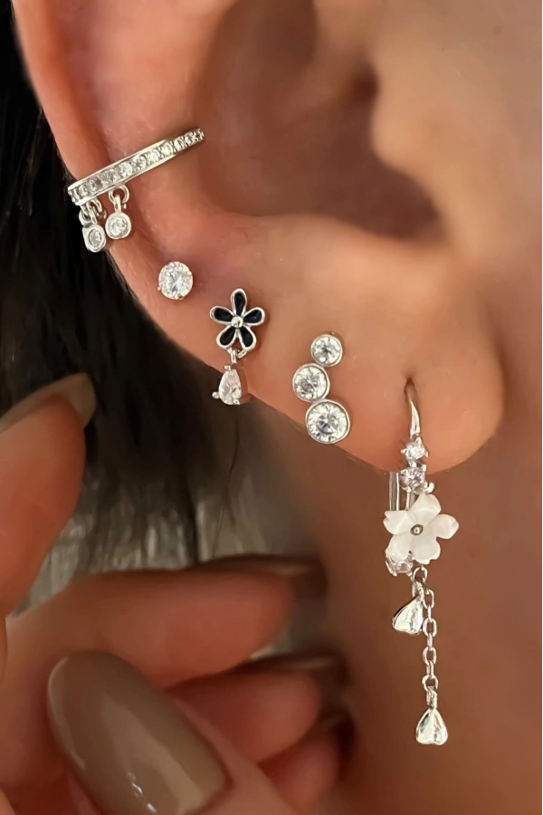 Kalp Sallantılı Sedef Taşlı Çiçek Küpe