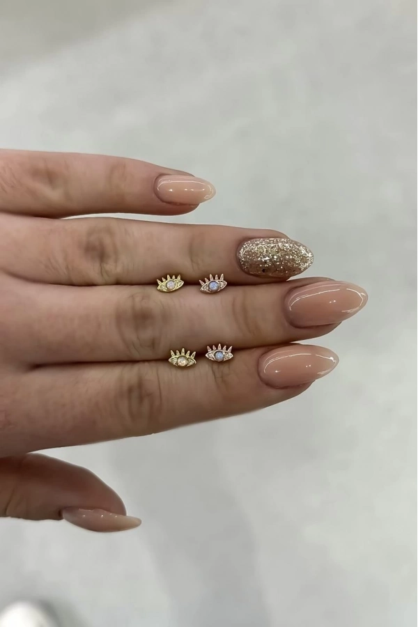 Kirpikli Göz Piercing