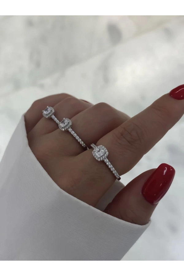 Küçük Kare Taşlı Yüzük