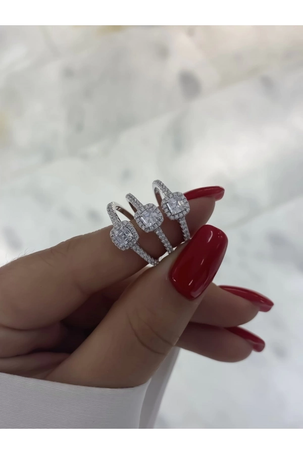 Küçük Kare Taşlı Yüzük