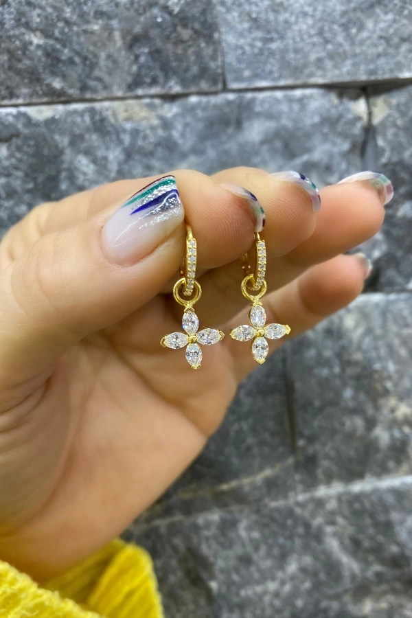 Markiz Kesim Çiçek Sallantılı Küpe