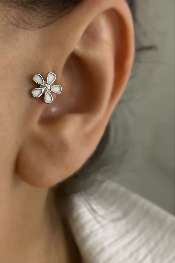 Mineli Çiçek Piercing Küpe