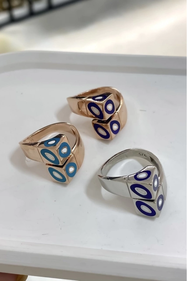 Mineli Kutu Form Yüzük