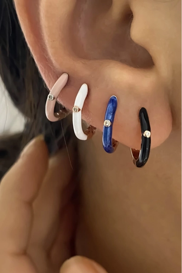 Mineli Tek Taş Detaylı Halka Küpe