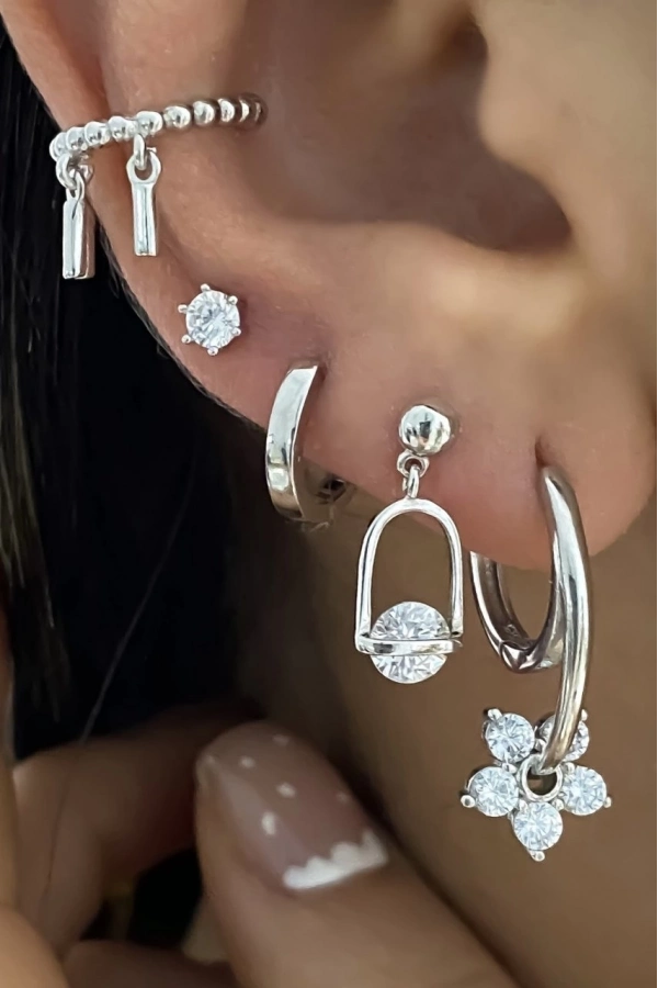 Minik Sallantılı Taşlı Küpe