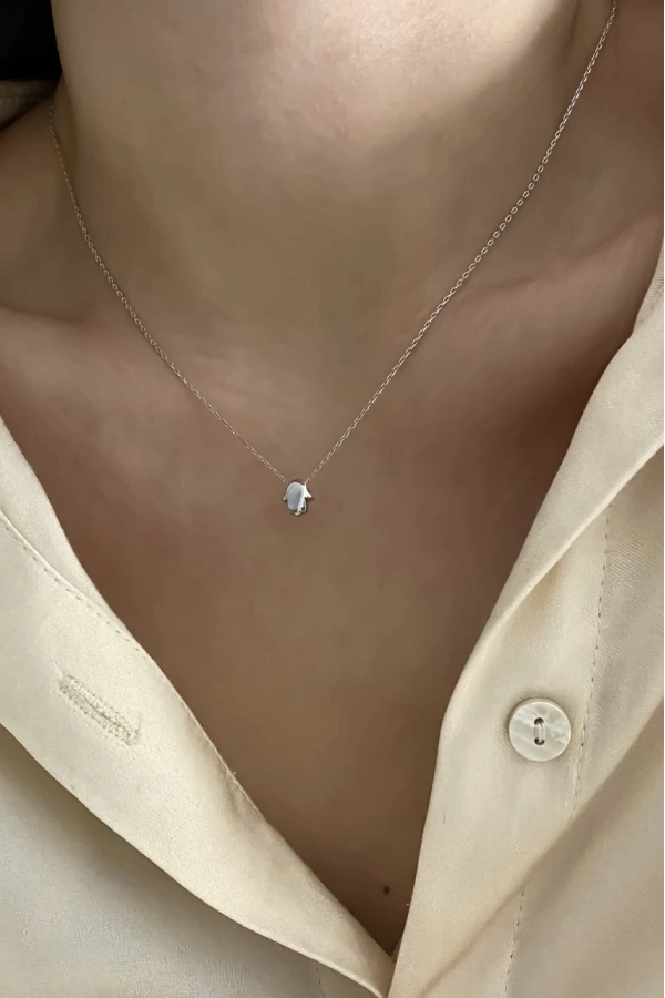 Minimal Fatmanın Eli Kolye