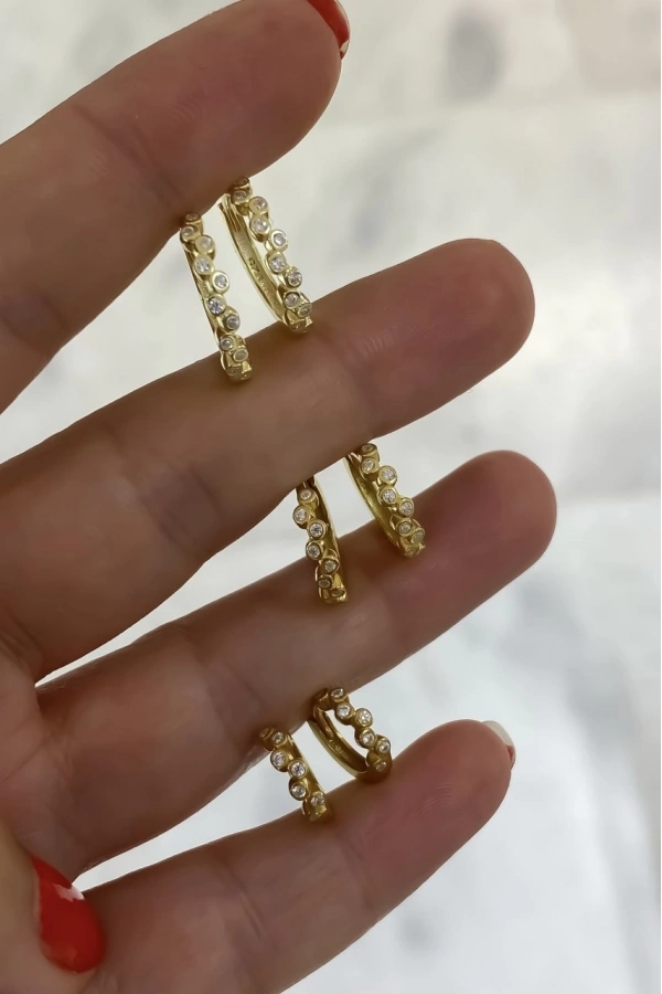 Minimal Taşlı Halka Küpe