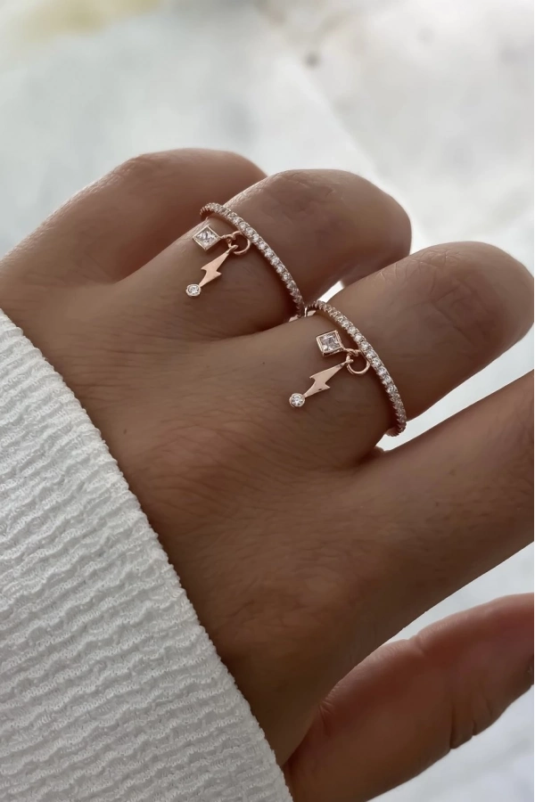 Minimal Taşlı Sallantılı Yüzük