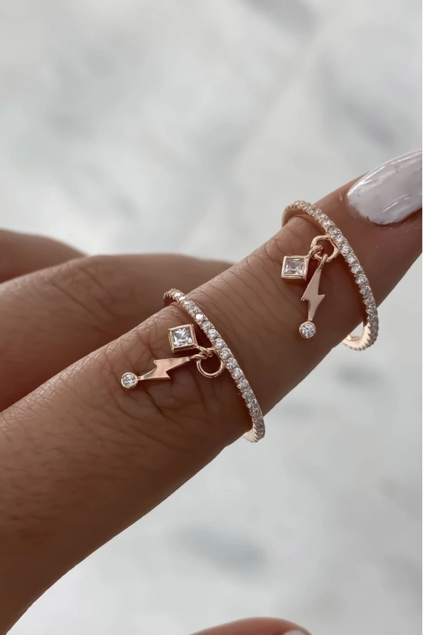 Minimal Taşlı Sallantılı Yüzük