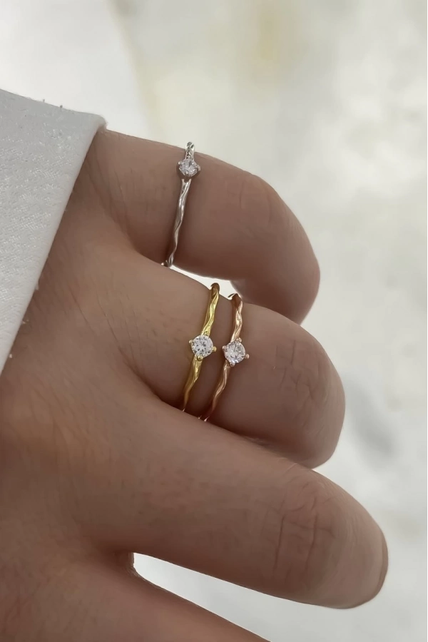 Minimal Tek Taş Detaylı Yüzük