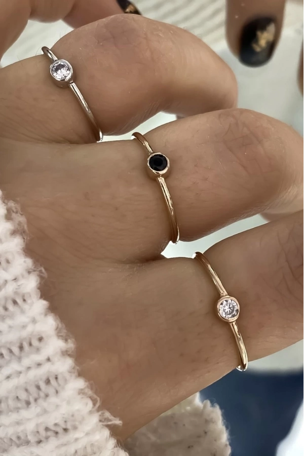 Minimal Yuvarlak Taşlı Yüzük