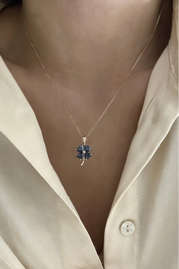 Mistik Topaz Taşlı Yonca Kolye