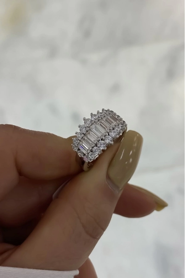 Mozanit Taşlı Baget Kesim Fantazi Yüzük