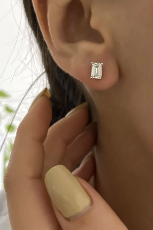 Mozanit Taşlı Emerald Kesim Küpe