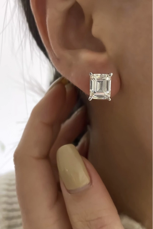 Mozanit Taşlı Emerald Kesim Küpe