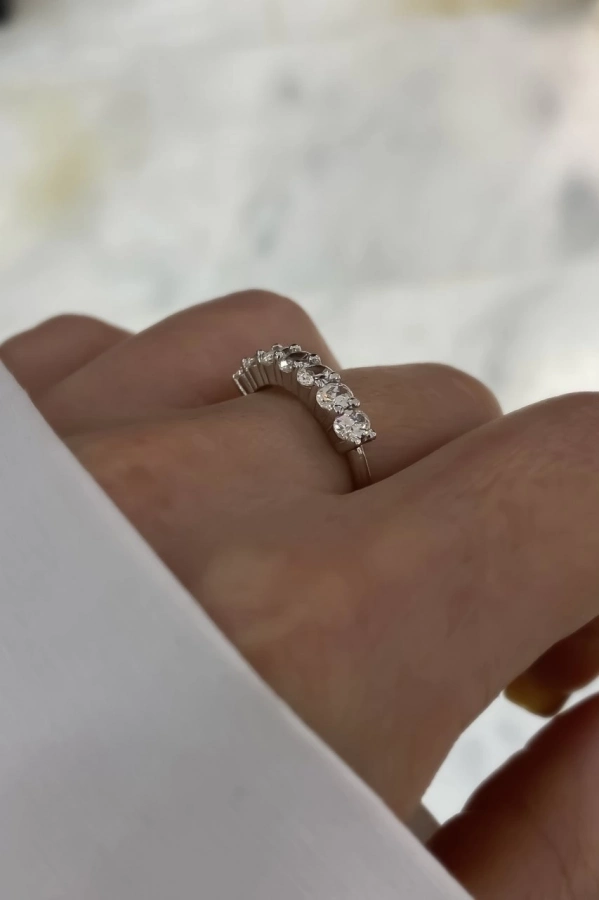 Mozanit Taşlı Oval Kesim Yeditaşlı Yüzük