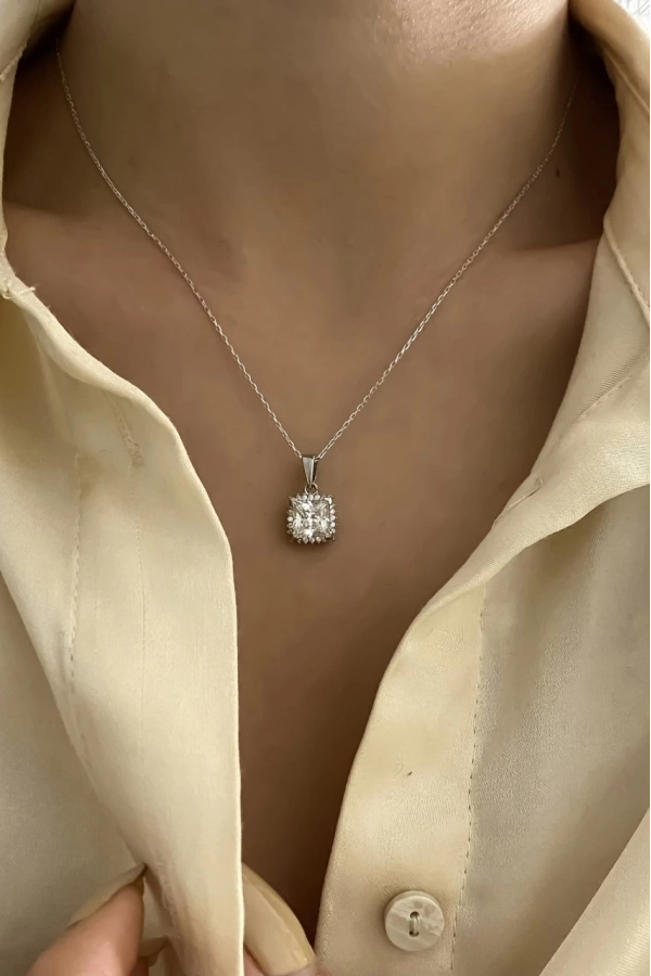 Mozanit Taşlı Prenses Kesim Kolye