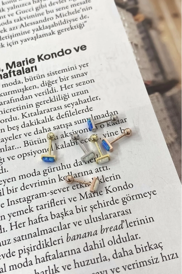 Opal Taşlı Piercing Küpe