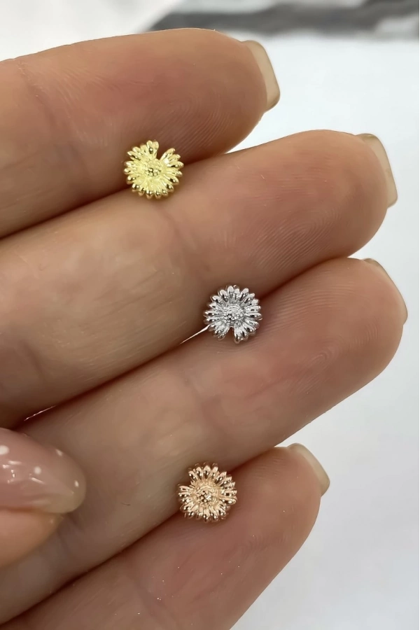 Papatya Tragus Küpe