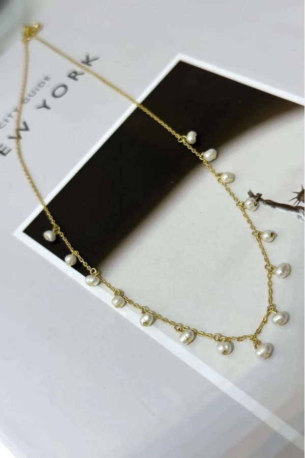 Sallantılı İncili Kolye