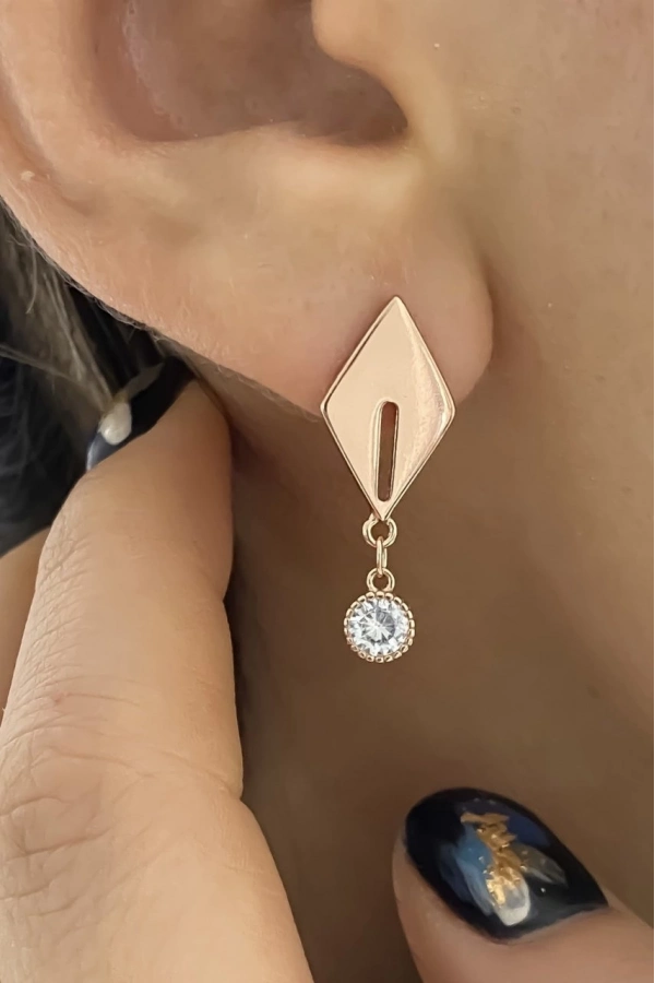 Sallantılı Taş Detaylı Karo Küpe