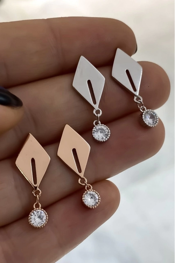 Sallantılı Taş Detaylı Karo Küpe