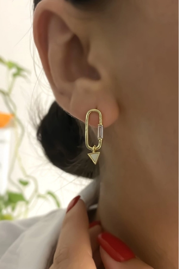 Sedef Üçgen Detaylı Küpe