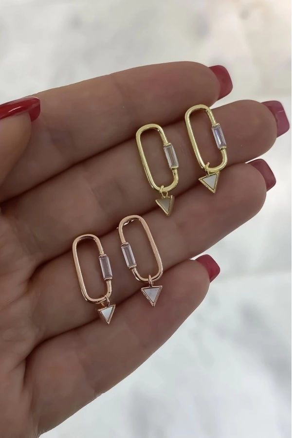 Sedef Üçgen Detaylı Küpe