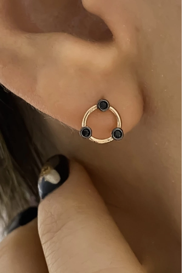 Siyah Taşlı Yuvarlak Küpe