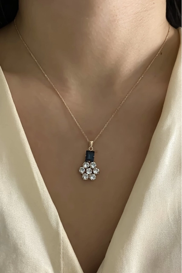 Swarovski Yedi Taşlı Çiçek Kolye