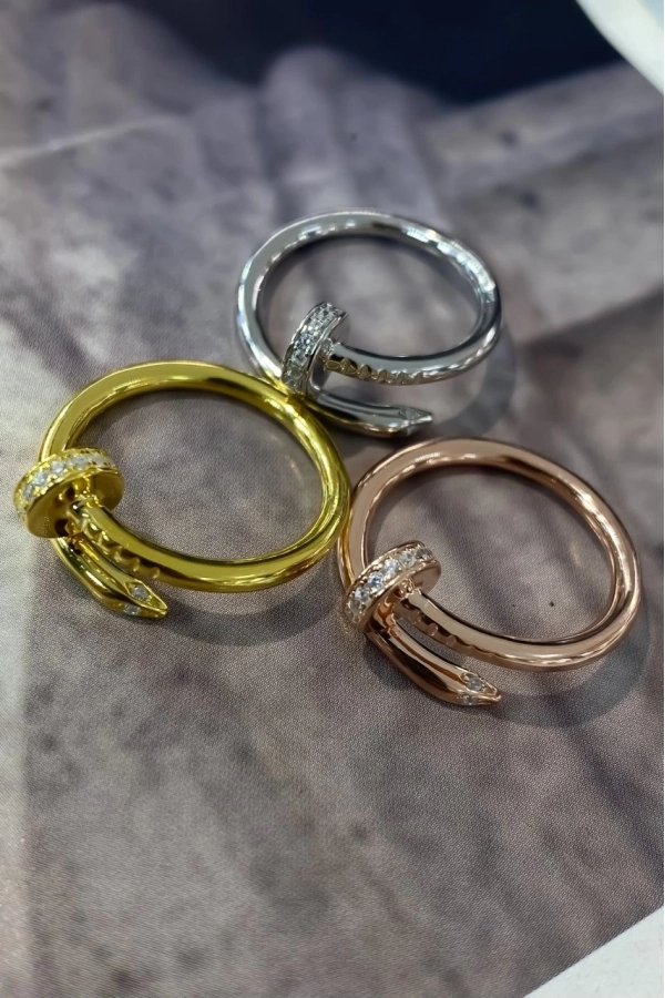 Taşlı Çivi Yüzük