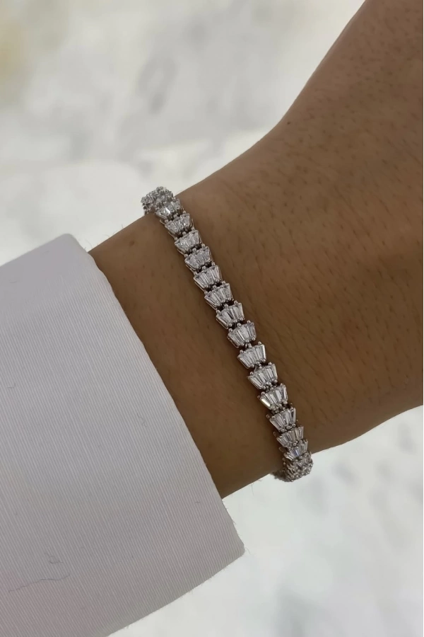 Üç Trapez Taşlı Suyolu Bileklik