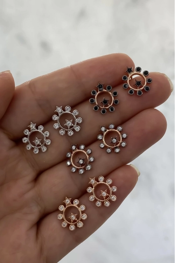 Yıldız Detaylı Yuvarlak Küpe