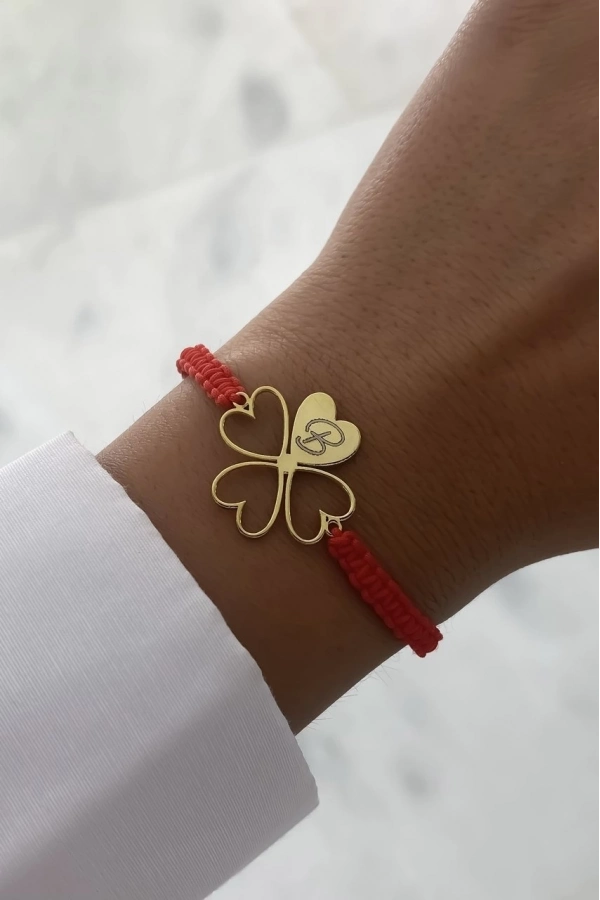 Yonca Ve Harf Detaylı Bileklik