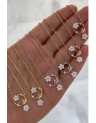 Sallantılı Çiçek Detaylı Sedef Kolye