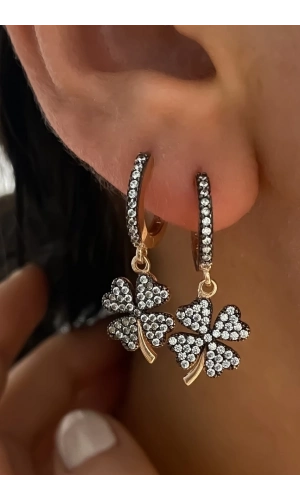 Elmas Montürlü Yonca Küpe