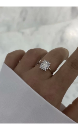 Emerald Kesim Mozanit Taşlı Yüzük