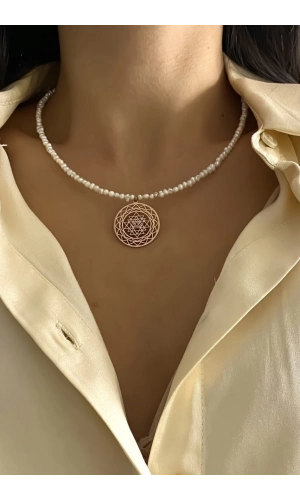 İnci Sri Yantra Kolye