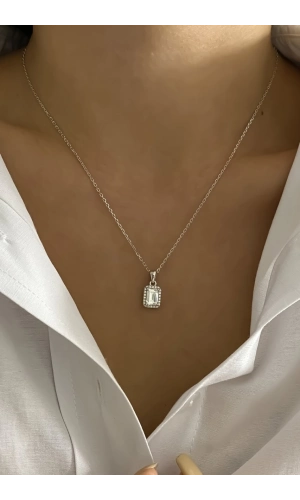 Mozanit Taşlı Emerald Kesim Kolye