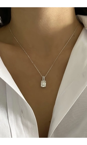 Mozanit Taşlı Emerald Kesim Kolye