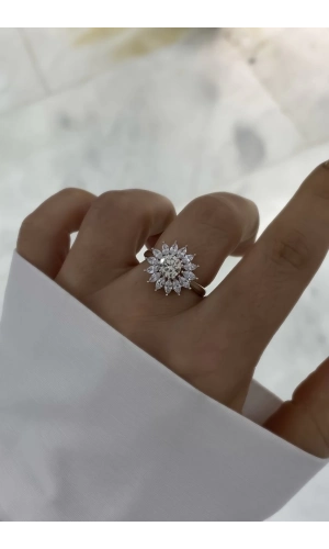 Mozanit Taşlı Markiz Kesim Yüzük