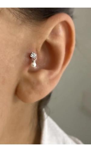 Sallantılı İncili Piercing Küpe