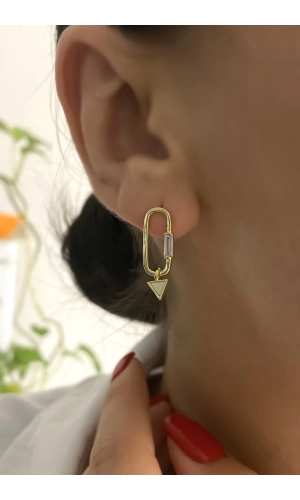 Sedef Üçgen Detaylı Küpe