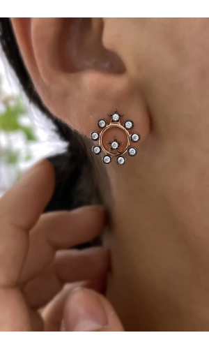 Yıldız Detaylı Yuvarlak Küpe