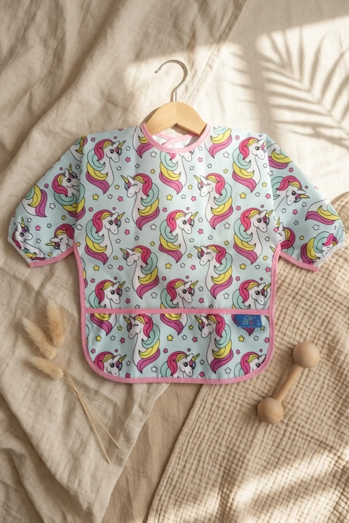 Unicorn Desenli Uzun Kollu Sıvı Geçirmez Bebek Mama Önlüğü - BLW Uyumlu, Cepli ve Leke Tutmaz Ek Gıda Önlüğü 6-24 Ay