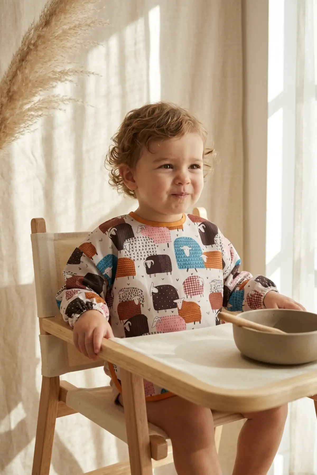 Lulu Kuzu Desenli Su Geçirmez Uzun Kollu Bebek Mama Önlüğü - BLW Uyumlu ve Leke Tutmaz Aktivite Önlüğü 6-24 Ay