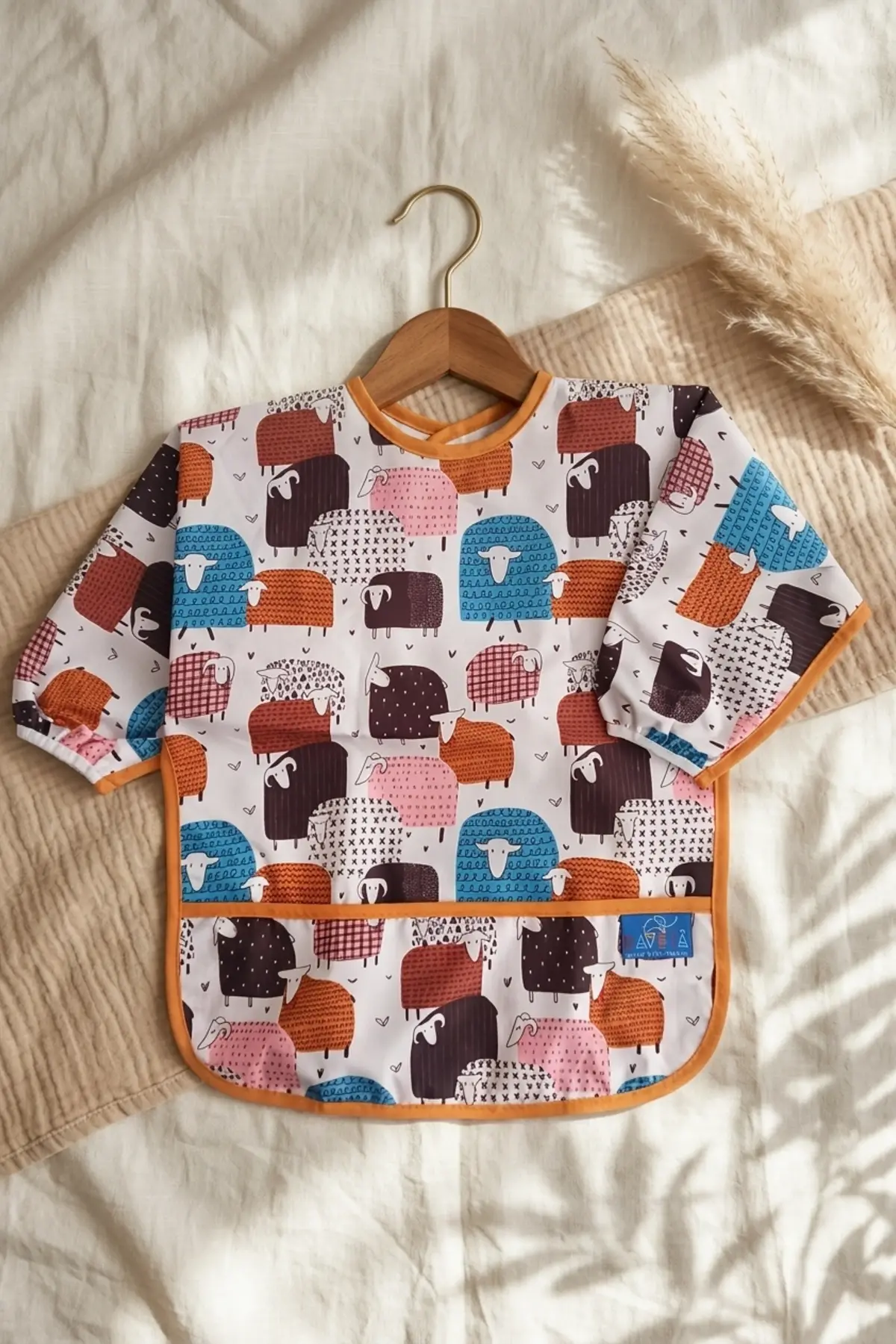 Lulu Kuzu Desenli Su Geçirmez Uzun Kollu Bebek Mama Önlüğü - BLW Uyumlu ve Leke Tutmaz Aktivite Önlüğü 6-24 Ay
